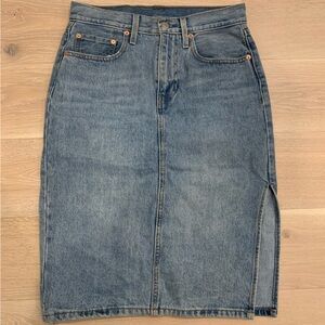 Levi’s Denim mid length skirt with side slit, size 28